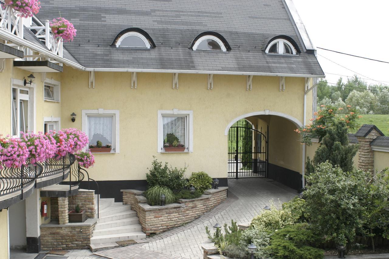 Relax Panzio Bed & Breakfast Gyor Luaran gambar