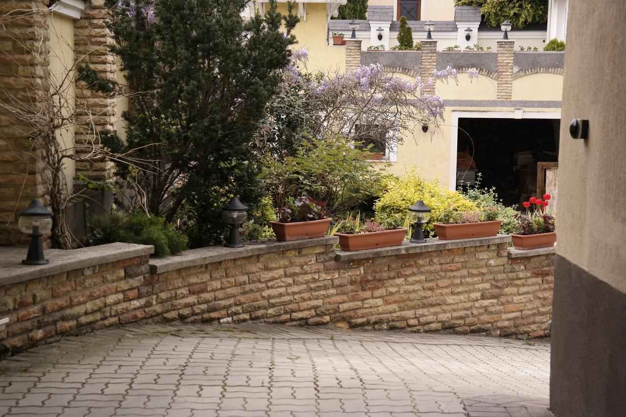 Relax Panzio Bed & Breakfast Gyor Luaran gambar