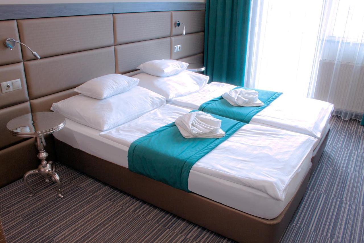 Relax Panzio Bed & Breakfast Gyor Luaran gambar